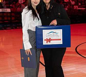 Alejandra Delgado and her mentor Peggy Harvey.